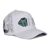 Vista lateral Gorra AirMesh FSB® blanca — panel trasero perforado ventilación — fsb.tienda México